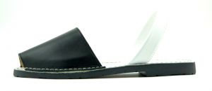 4055 Avarca Black & White