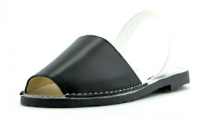 4055 Avarca Black & White